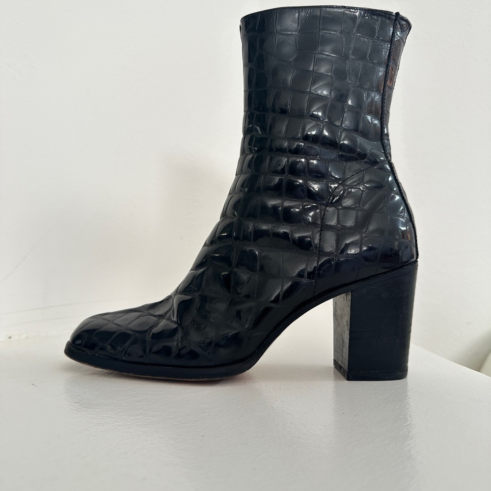 Vintage CHARLES DAVID Croc-Embossed Ankle Boots size 7 - Picture 2 of 10